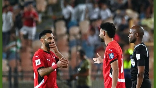 الأسطورة.. دونجا يدعم محمد صلاح في أزمته الأخيرة مع ليفربول الأسطورة.. دونجا يدعم محمد صلاح في أزمته الأخيرة مع ليفربول