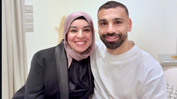 الأخ سند وقت الشدة.. شقيقة محمد صلاح تدعمه في أزمته مع ليفربول الأخ سند وقت الشدة.. شقيقة محمد صلاح تدعمه في أزمته مع ليفربول