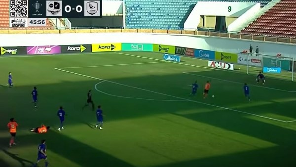 إعلامي ينتقد شعارات الأندية على نتيجة المباريات على الشاشة