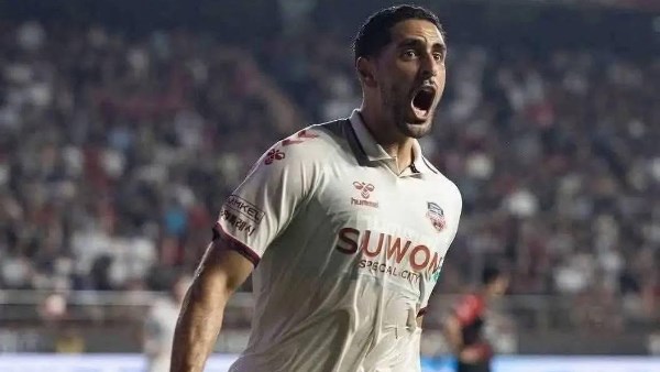 الأهلي يخوض مفاوضات مع نادي سوون سيتي الكوري لضم المهاجم بابلو الصباغ