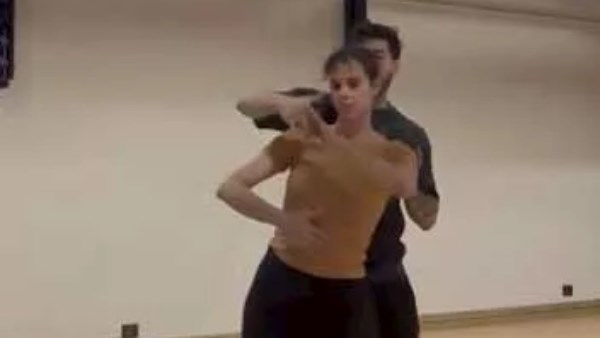 نور عمرو دياب تلفت الأنظار مع مدربها في أحدث ظهور لها