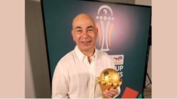 حسام حسن ينشر صورته مع كأس إفريقيا قبل انطلاق بطولة كان 2025