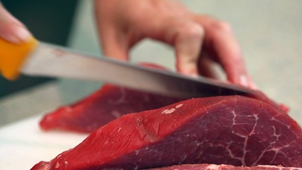 هذه الأغذية تهددك بالنقرس .. احترس منها