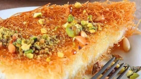 خطوة بخطوة.. طريقة تحضير الكنافة بالمكسرات