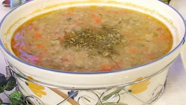 مغذية وسهلة.. طريقة عمل شوربة الفريك بمذاق شهي