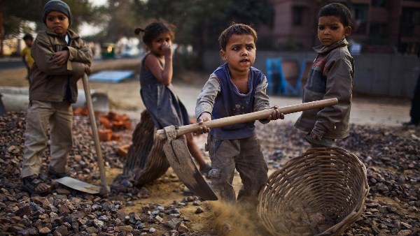  استخدام الأطفال في الأعمال غير المشروعة