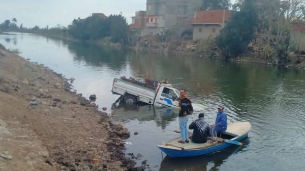 انتشال سيارة من ترعة الباجورية 