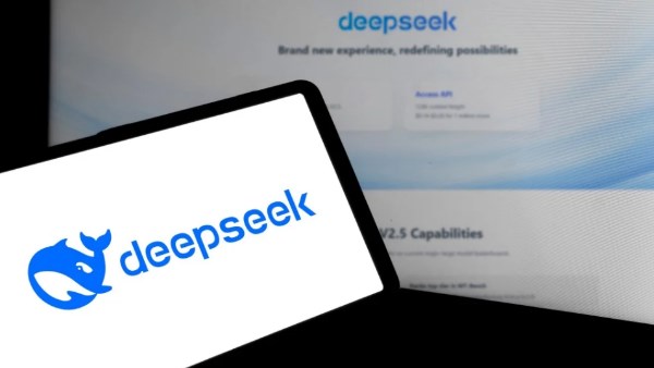 كيفية استخدام DeepSeek على الكمبيوتر والموبايل