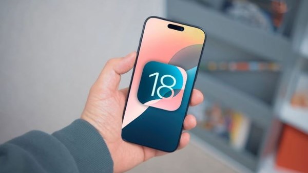 الذكاء الاصطناعي يكتسح هواتف آيفون .. كل ما تحتاج معرفته عن iOS 18.4