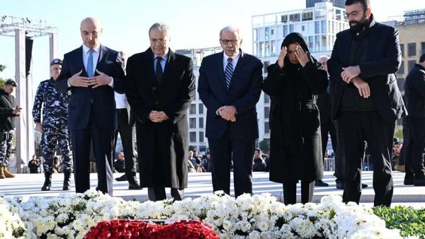 رئيس وزراء لبنان يزور ضريح رفيق الحريري