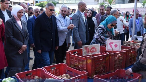 محافظ الاسكندرية يوجه بتكثيف الحملات الرقابية علي الأسواق والمنشآت