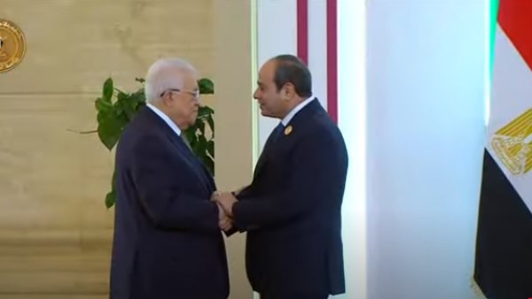 الرئيس السيسي يستقبل نظيره الفلسطيني بمقر انعقاد القمة العربية