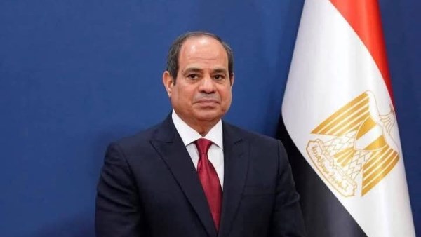 الرئيس السيسي يشيد بدور رائدات العمل الاجتماعي في مصر