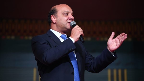 الدكتور إيهاب أمين
