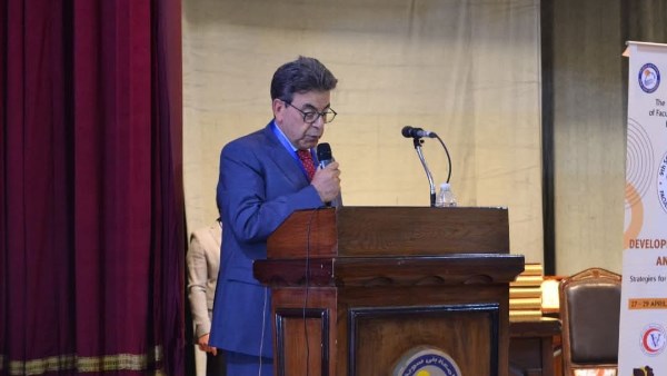 مجدي حسن النقيب العام للأطباء البيطريين 