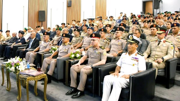 وزير الدفاع وقادة القوات المسلحة 