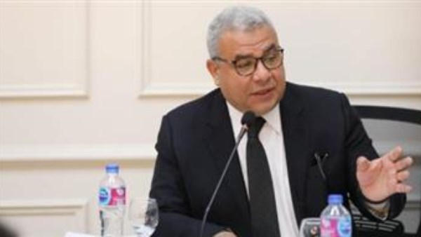  الكاتب الصحفي سمير عمر