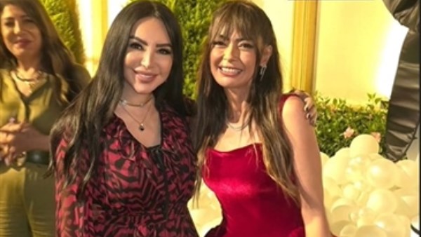 داليا مصطفى تحتفل بعيد ميلادها مع فريق مسلسل روج أسود .. صور