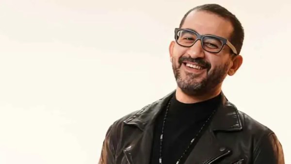 أحمد حلمي يعتذر عن واقعة الملحن مصطفى جاد خلال عرض مسرحية “بني آدم”