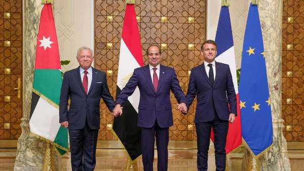 القمة المصرية الفرنسية الأردنية 