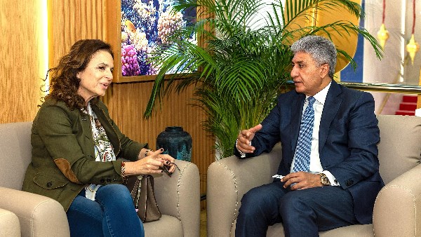 وزير السياحة والآثار 