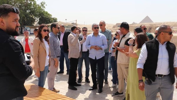 وزير السياحة والأثار ونائب محافظ الجيزة 