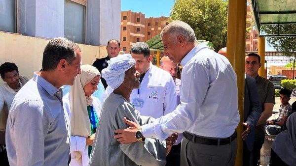 أسوان في 24 ساعة.. جولة مفاجئة بمستشفى الصداقة ومتابعة لرصف الطرق ومحطات الرى