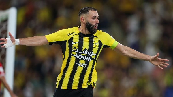 كريم بنزيما مهاجم الاتحاد