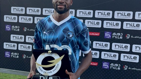 فيستون ماييلي أافضل لاعب في مباراة بيراميدز وحرس الحدود