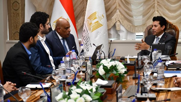 وزير الشباب  يبحث تفعيل الرقمنة المالية والإدارية بمراكز  الشباب
