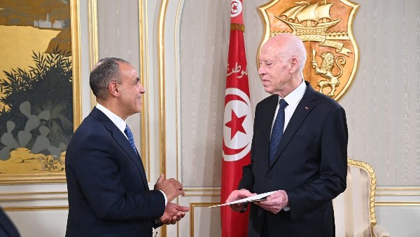 وزير الخارجية والهجرة يسلم رسالة خطية من السيد رئيس الجمهورية إلى الرئيس التونسي