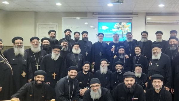 اجتماع كهنة وسط القاهرة 