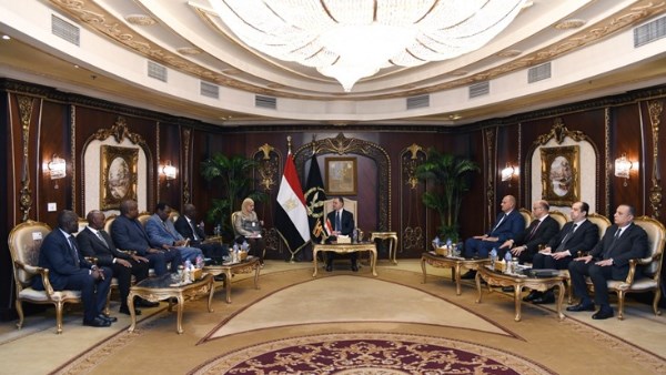 وزير الداخلية الأوغندي يشيد بالقدرات التدريبية التى تلقتها قواته بمصر