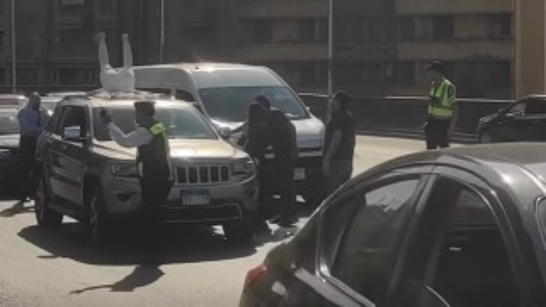 يوجا فوق سيارة.. أمن القاهرة يفحص فيديو فتاة كوبري أكتوبر