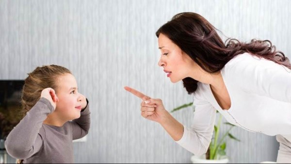دعاء الأم على أبنائها.. هل يستجاب حتى ولو كانت ظالمة ؟