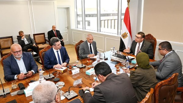خلال الاجتماع