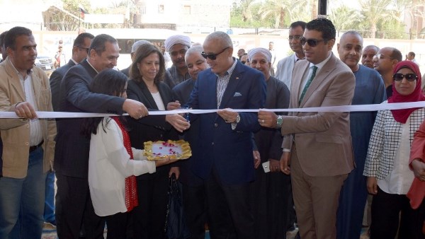 محافظ الأقصر يفتتح مدرسة للتعليم الأساسي في جولة تفقدية لعدد من المشروعات الخدمية بمدينة القرنة