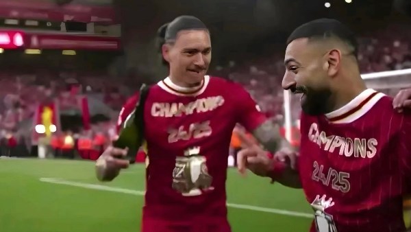 محمد صلاح يرفض احتفال الخمر مع نونيز خلال احتفالات ليفربول.. شاهد