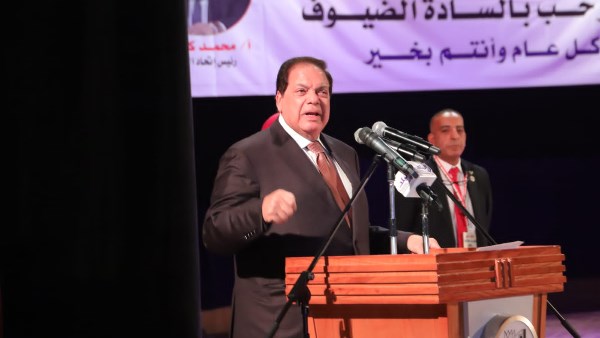 أبو العينين: الرئيس السيسي قائد جسور.. وقانون العمل أنصف العمال