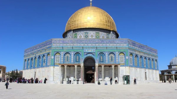 قوات الاحتلال تفرض طوقا أمنيا على منطقة باب العمود بالقدس المحتلة