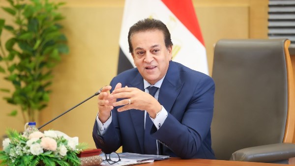 عراقية تشكر مصر على تقديم العلاج لها بمستشفى حكومي.. ووزير الصحة: هي دي مصر