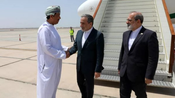 وزير الخارجية الإيراني عباس عراقجي في عمان
