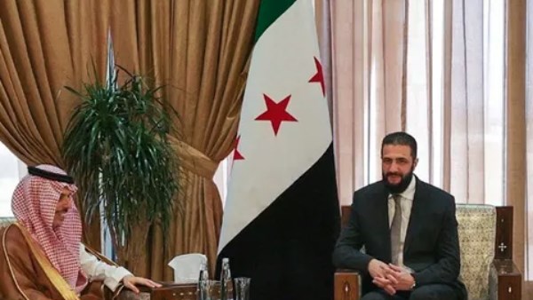 الرئيس السوري الشرع ووزير الخارجية السعودي بن فرحان 