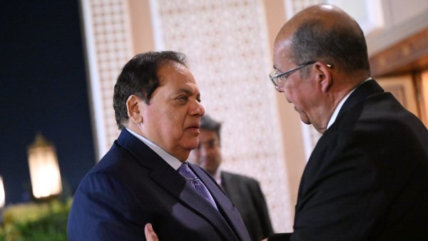 أبو العينين يقدم العزاء للإعلامي محمد شردي