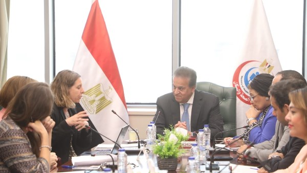 وزير الصحة يلتقي وفد 