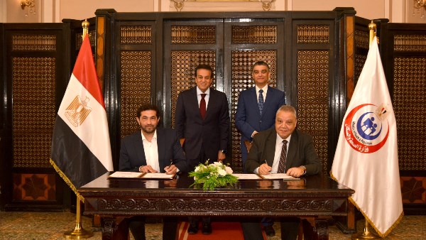 جانب من توقيع البرتوكول 