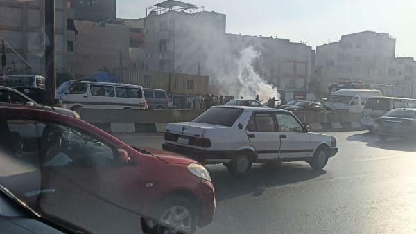 تصادم عدة سيارات واشتعال ملاكي أعلى دائري المنيب.. صور