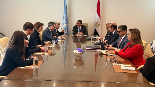 وزير الصحة مع ممثلي البنك الدولي 