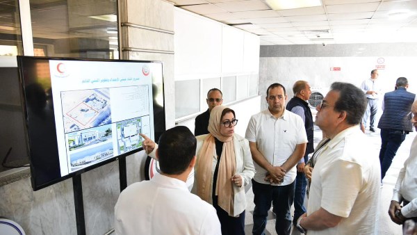 قبل موسم الإجازات.. وزير الصحة يوجه بتوفير الأطقم الطبية بجميع التخصصات