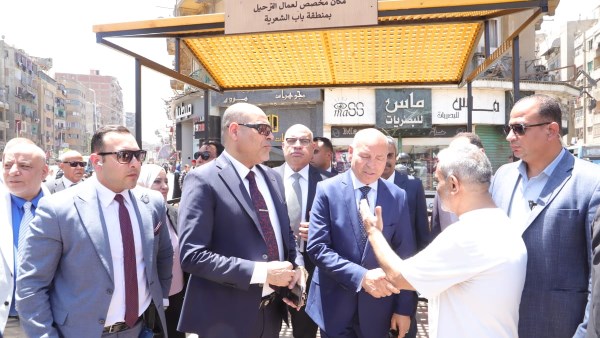 الوزير والمحافظ خلال جولتهما الوزير والمحافظ خلال جولتهما